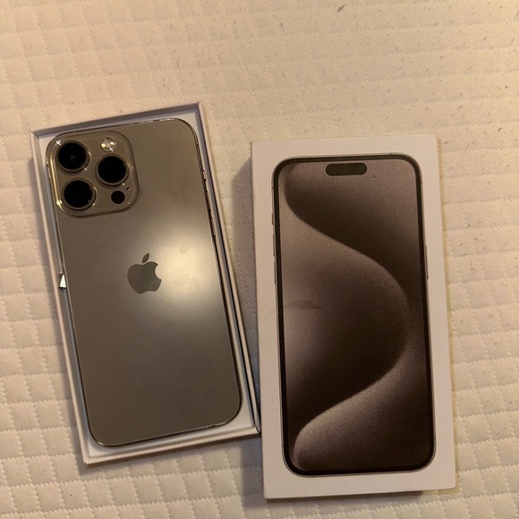 iPhone 15 pro Max 256 gb I'm selling it because it was a gift and I already have - Picture 1 of 3
